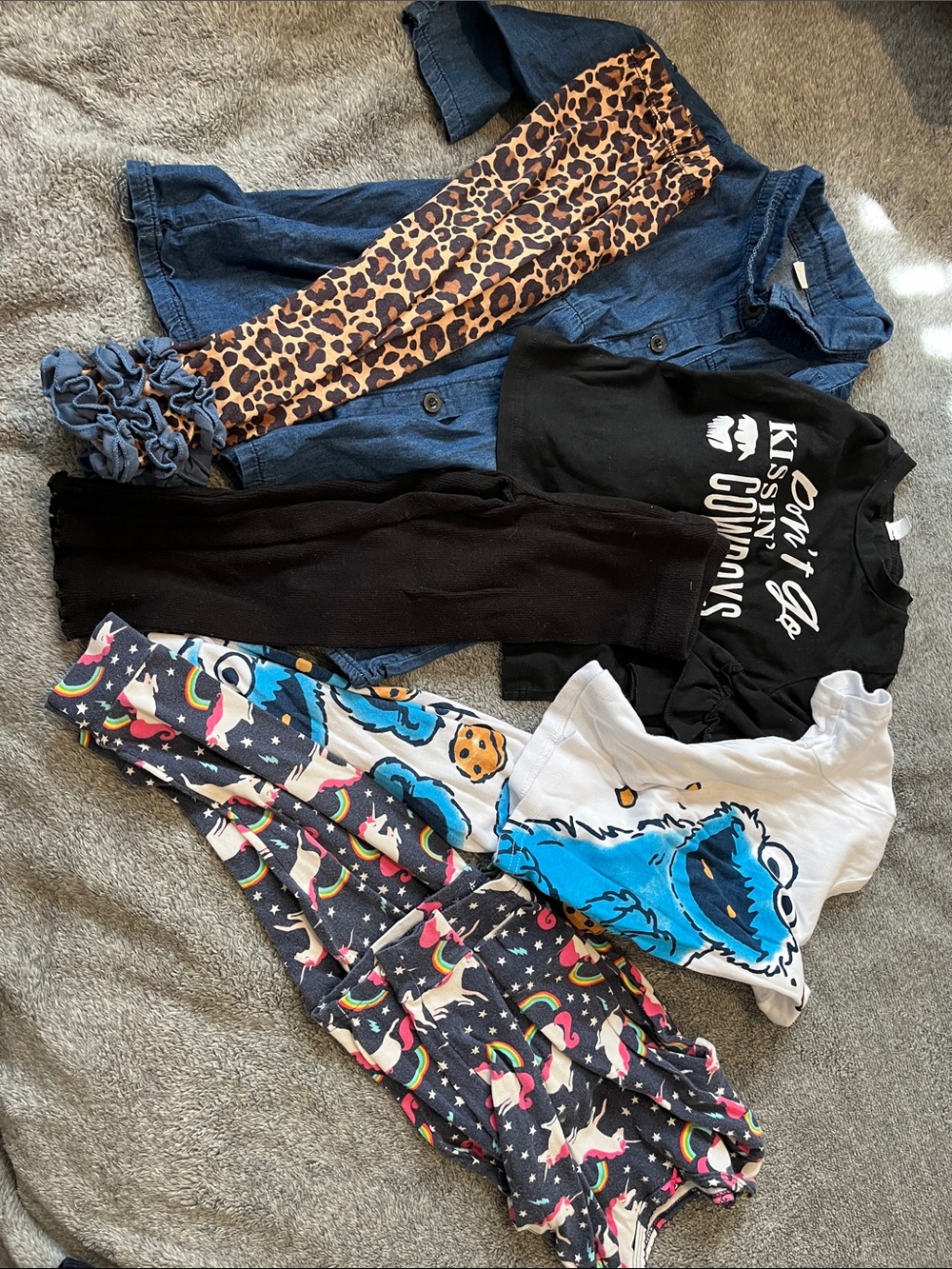 🌻3/$15 Sz 2T Bundle-4 Outfits